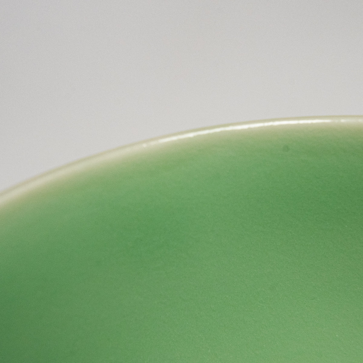 Celadon Matcha Bowl – Treasure & Scale Pattern (Takarazukushi Uroko-mon)